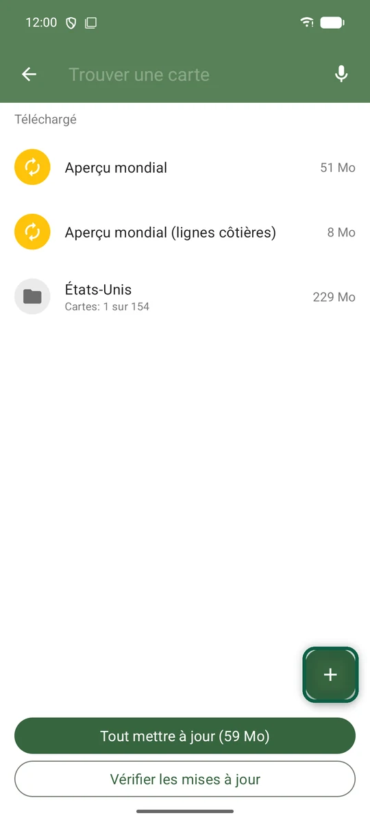 Écran Télécharger des cartes de CoMaps listant les régions téléchargées, avec le bouton vert plus mis en évidence